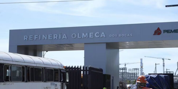 Dos Bocas no refina, pero produce nuevos ricos