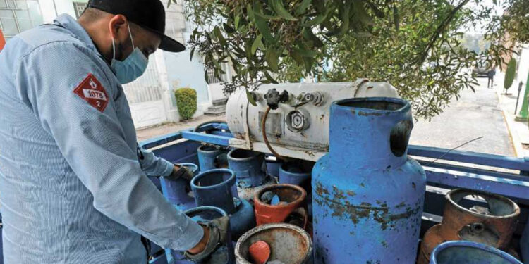 CRE otorga 289 permisos en ramas de gas y petrolíferos