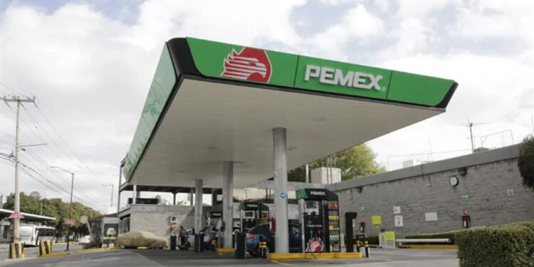 Rebasan puntos ilegales a gasolineras en México