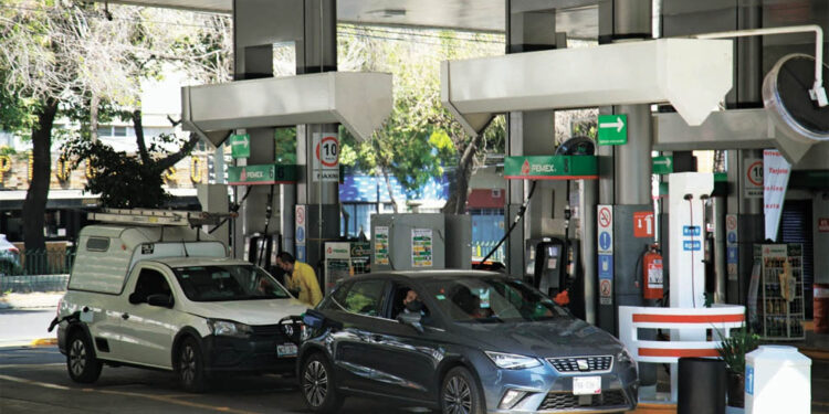 Gasolina en México es 39% más cara que en Estados Unidos