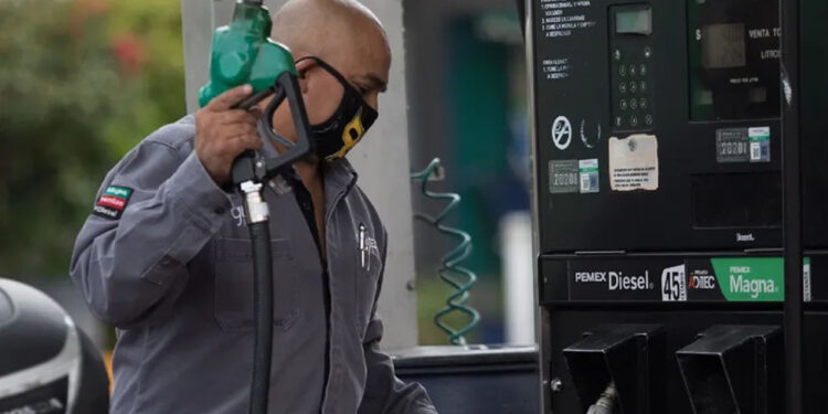 Hacienda eleva ‘poquito’ el estímulo fiscal a gasolina Magna; este será el impuesto por litro