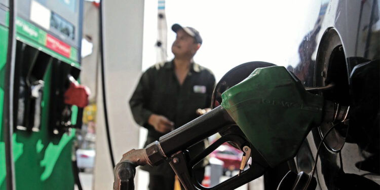 Recortan 84% el estímulo fiscal a la gasolina Magna