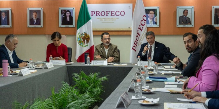 Se reúne Profeco con gasolineros para mejorar la atención hacia las y los consumidores