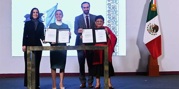 Sheinbaum firma las reformas constitucionales de Pemex-CFE y de trenes de pasajeros